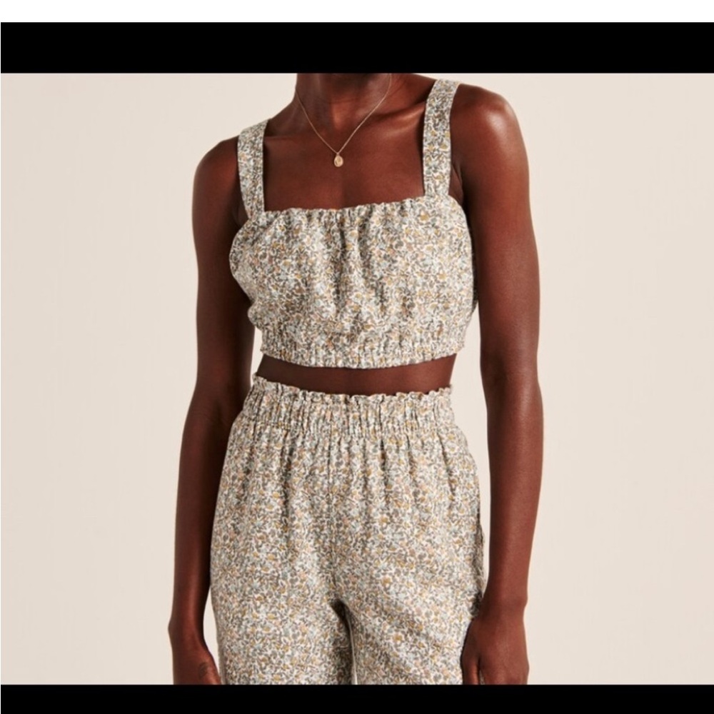 NWT A&F Floral Crop Top